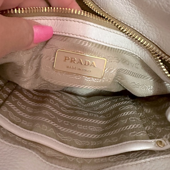 💯Authentic PRADA BOLSA NAPPA GAUFRE OFF WHITE - Picture 7 of 11